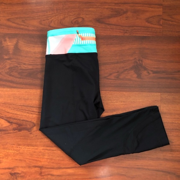 Lululemon Run: Inspire Crop II
Black / Quilt Spring 14-26 - Picture 6 of 10